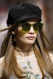 Details Christian Dior , Details Dior Fall 2018 Ready-to-Wear , Детали показа Кристиан Диор , Детали показа Диор осень зима 2018 , Fashion show , неделя моды в Париже , PFW , Мария Грация Кьюри , Mainstyles